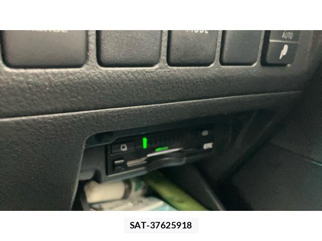 Toyota VELLFIRE 2013-01 8884526-25