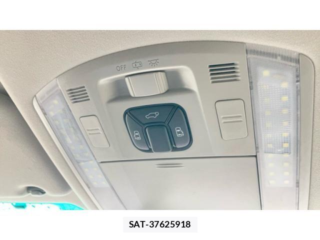 Toyota VELLFIRE 2013-01 8884526-27