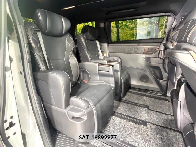 Toyota VELLFIRE 2024-02 7252690-8