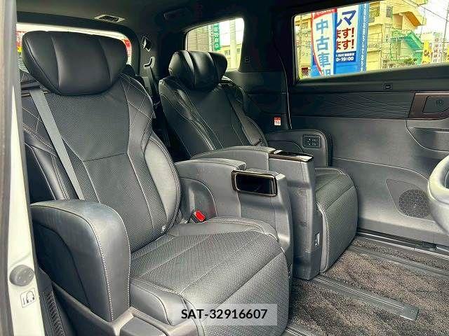 Toyota VELLFIRE 2023-09 8247028-9