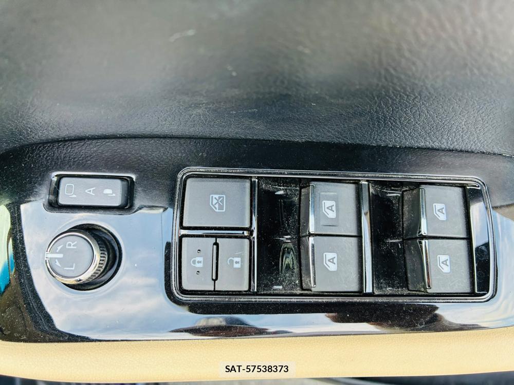 Toyota VELLFIRE 2016-01 7952451-21