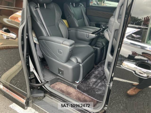 Toyota VELLFIRE 2026-03 7061185-8