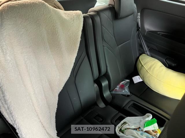 Toyota VELLFIRE 2026-03 7061185-10