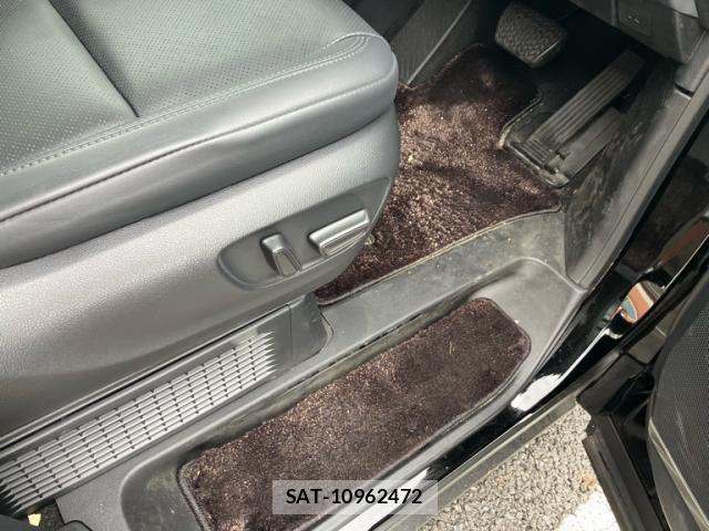 Toyota VELLFIRE 2026-03 7061185-17