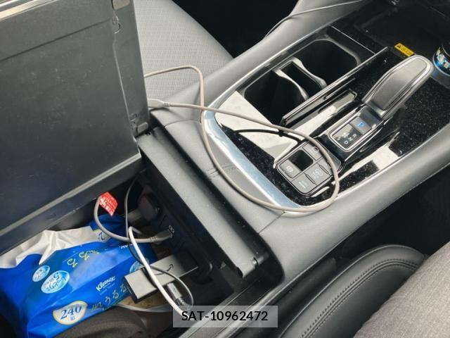 Toyota VELLFIRE 2026-03 7061185-24