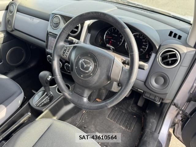 Mazda VERISA 2011-09 5881688-10