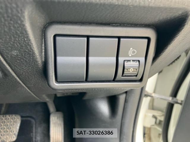 Mazda VERISA 2011-09 7981417-16