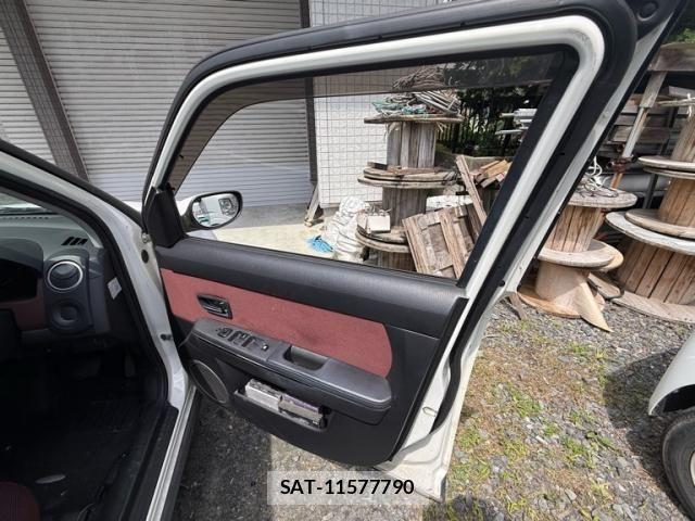 Mazda VERISA 2008-11 8076018-13
