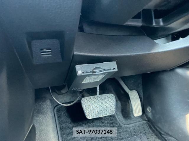 Mazda VERISA 2010-02 8132809-22