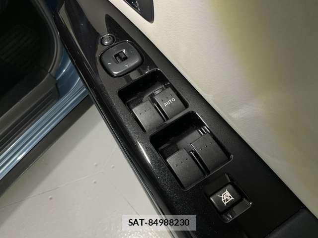Mazda VERISA 2014-02 8159458-16