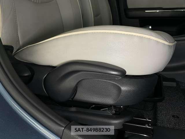 Mazda VERISA 2014-02 8159458-18