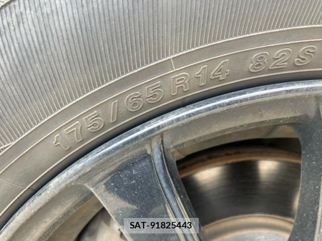 Mazda VERISA 2012-05 8232237-5