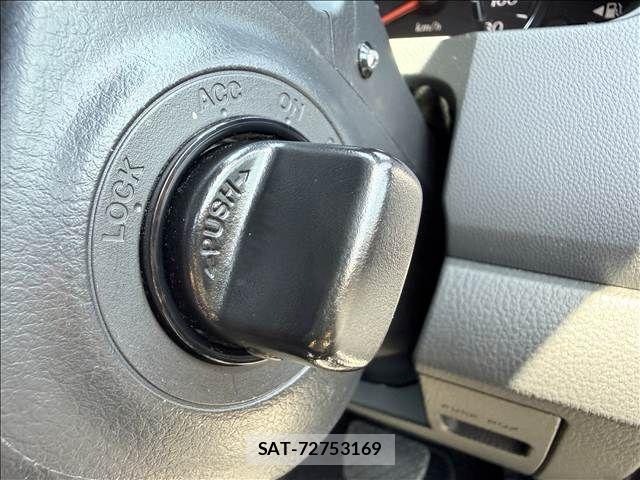 Mazda VERISA 2014-03 8338330-12