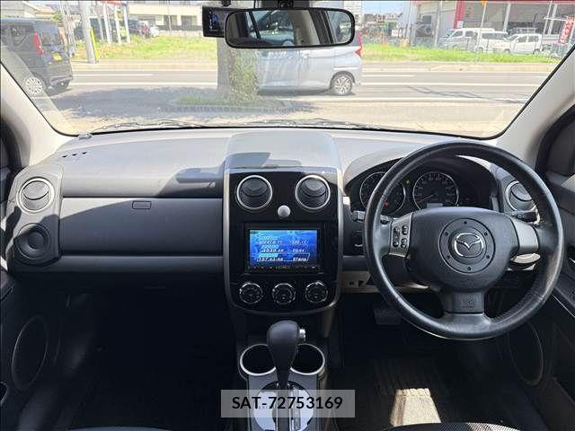 Mazda VERISA 2014-03 8338330-1