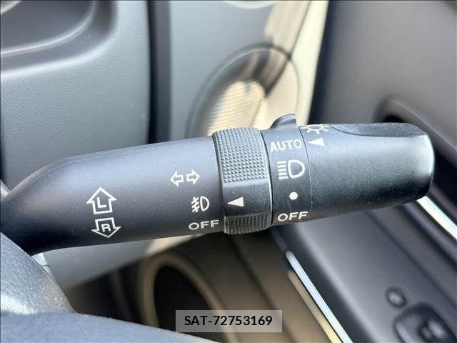 Mazda VERISA 2014-03 8338330-26