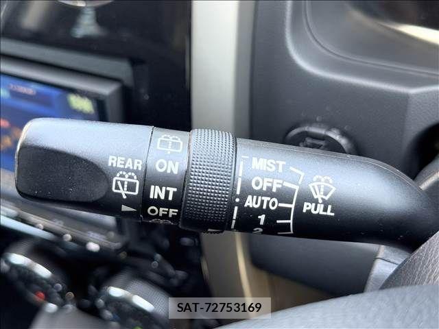 Mazda VERISA 2014-03 8338330-27