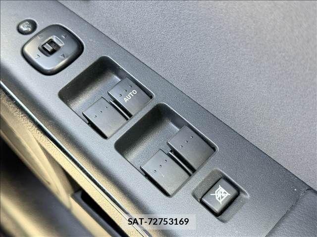 Mazda VERISA 2014-03 8338330-28