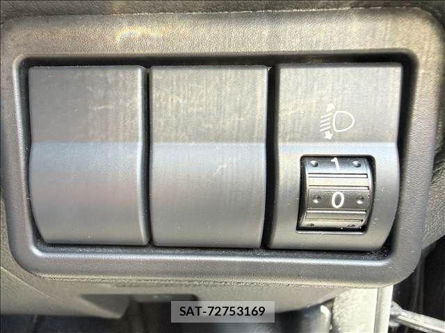 Mazda VERISA 2014-03 8338330-3