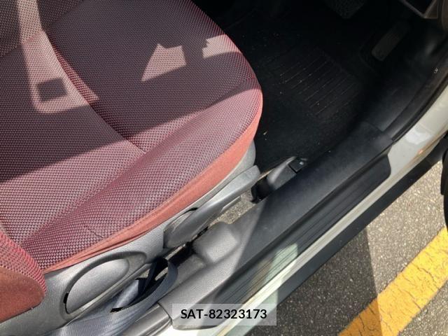 Mazda VERISA 2009-07 8415639-17