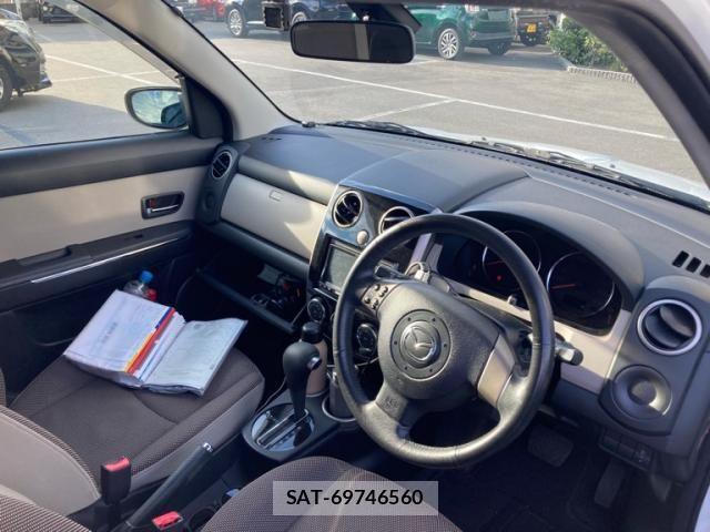 Mazda VERISA 2012-09 8415637-10