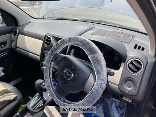 Mazda VERISA 2013-09 8563926-14