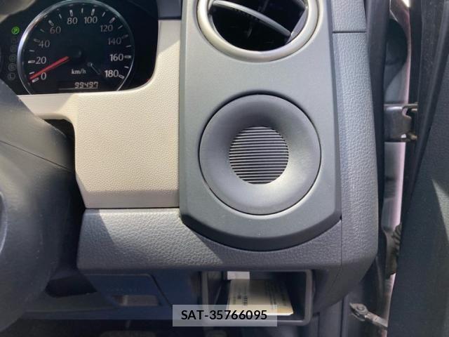 Mazda VERISA 2013-09 8563926-16