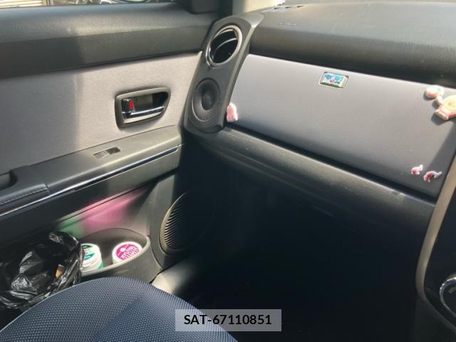 Mazda VERISA 2011-10 8563934-23
