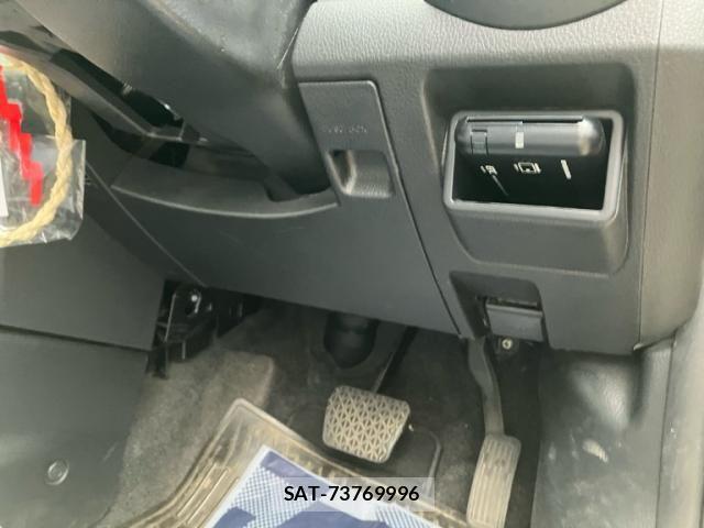 Mazda VERISA 2012-03 8746546-15