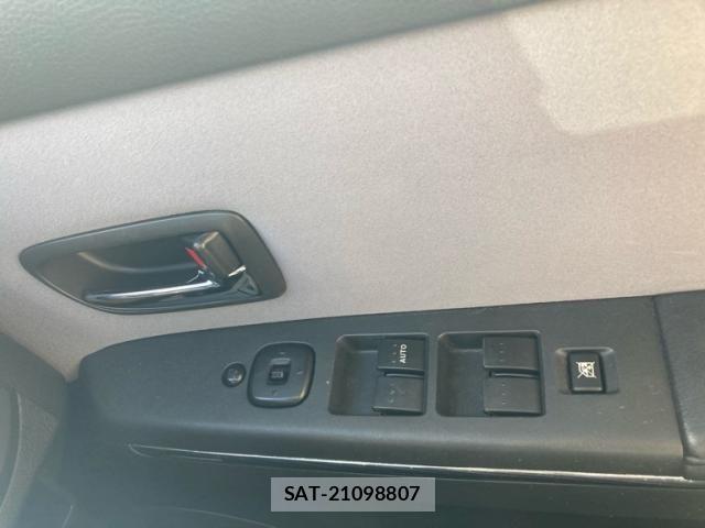 Mazda VERISA 2011-10 8832257-23