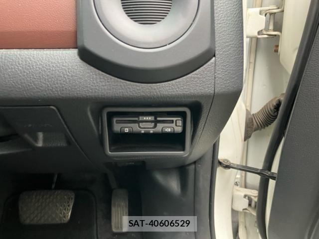 Mazda VERISA 2009-04 8832255-13