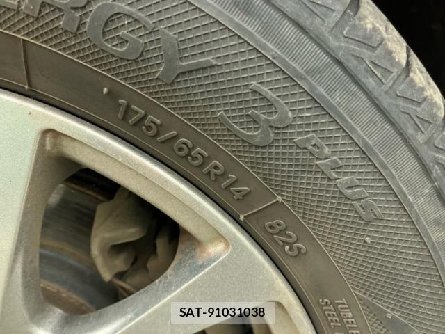 Mazda VERISA 2009-05 8317816-18