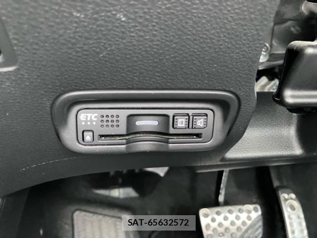 Honda VEZEL 2019-04 7880226-15
