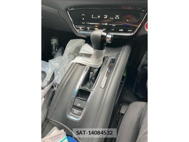 Honda VEZEL 2018-02 7964237-16