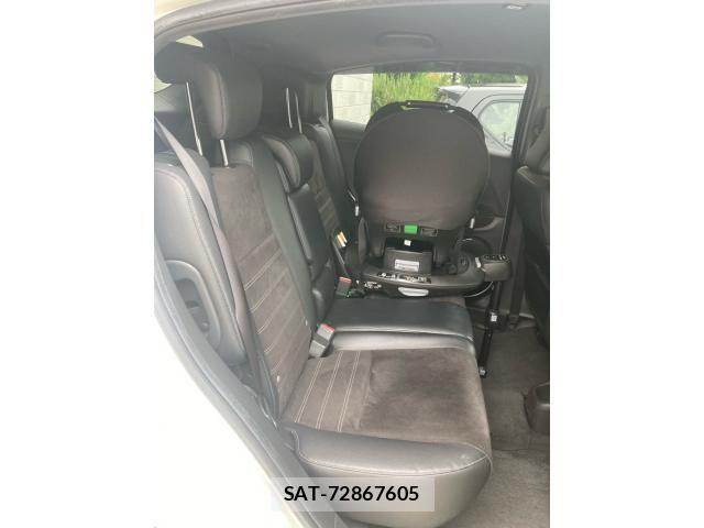 Honda VEZEL 2016-03 8132812-13