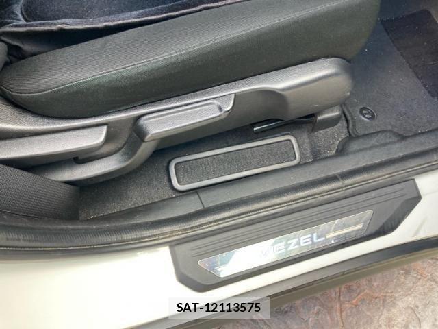 Honda VEZEL 2015-03 8232248-15