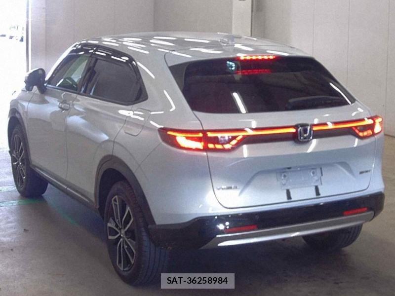Honda VEZEL 2024-01 8239655-2