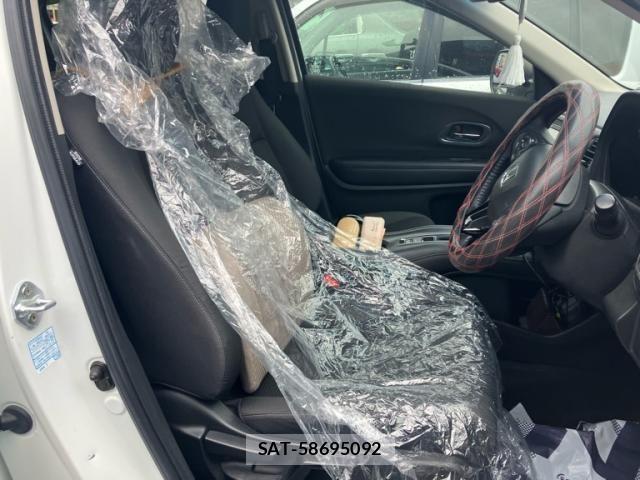 Honda VEZEL 2020-03 8317824-13