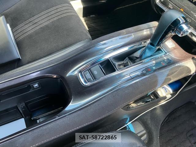 Honda VEZEL 2019-03 8369555-25