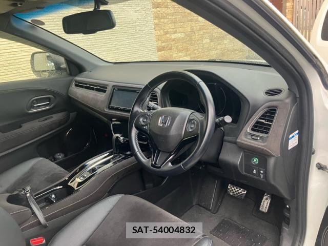 Honda VEZEL 2017-11 8415646-14