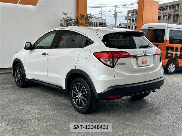Honda VEZEL 2018-06 8415644-12