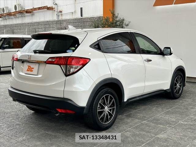 Honda VEZEL 2018-06 8415644-14