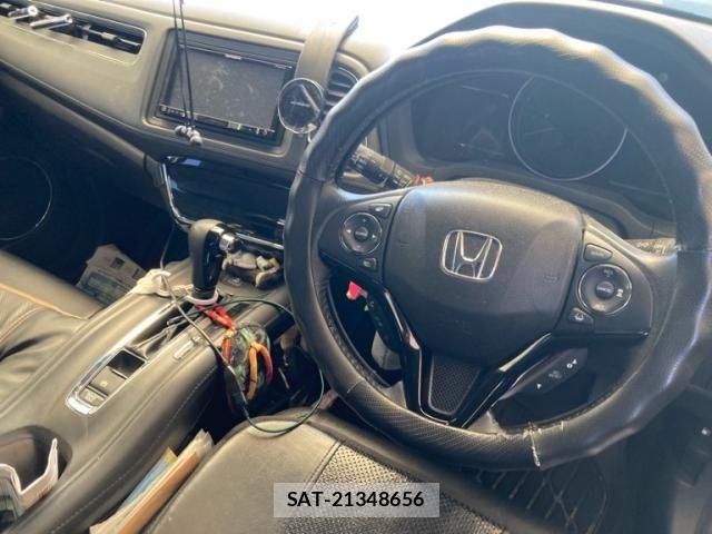Honda VEZEL 2018-06 8563939-12