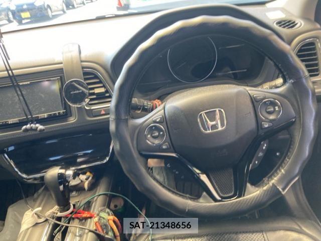 Honda VEZEL 2018-06 8563939-13