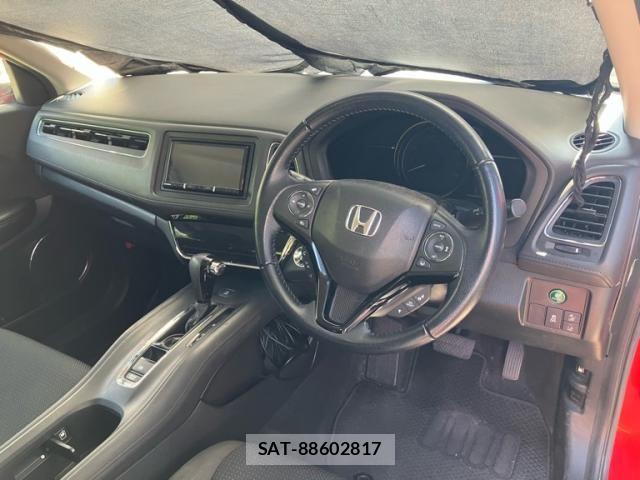Honda VEZEL 2018-03 8563938-11