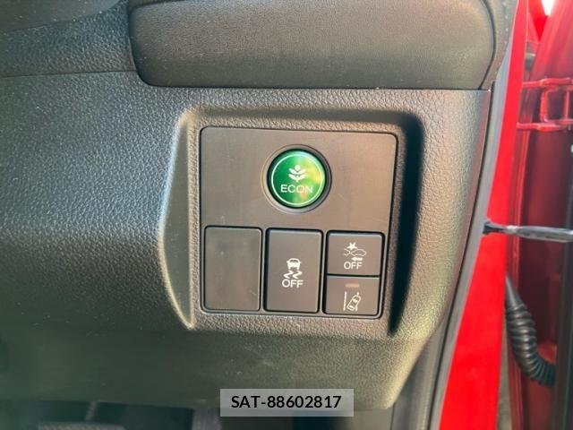 Honda VEZEL 2018-03 8563938-13