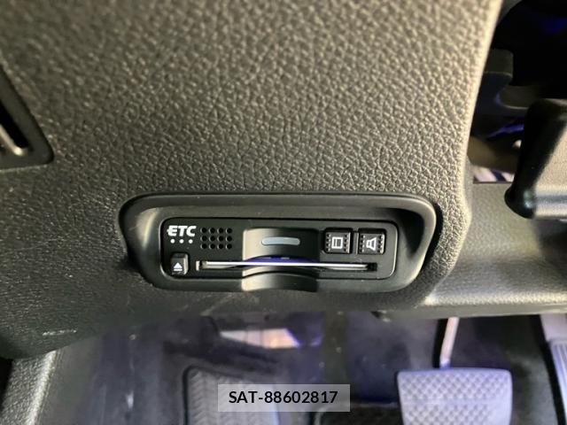 Honda VEZEL 2018-03 8563938-15