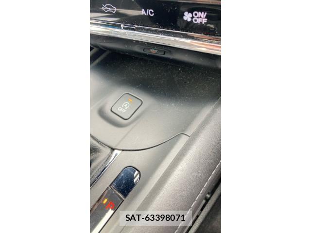 Honda VEZEL 2015-03 8850972-17