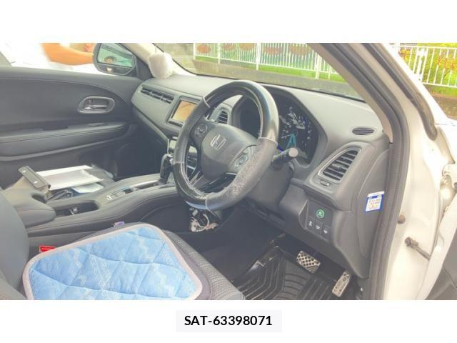 Honda VEZEL 2015-03 8850972-7