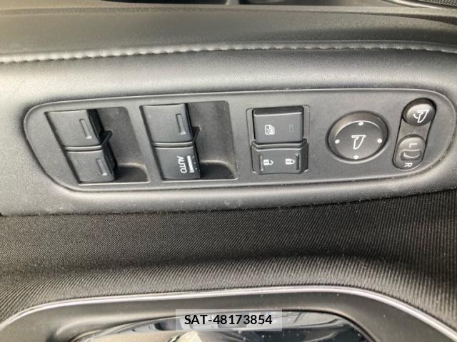 Honda VEZEL 2015-03 8882757-14