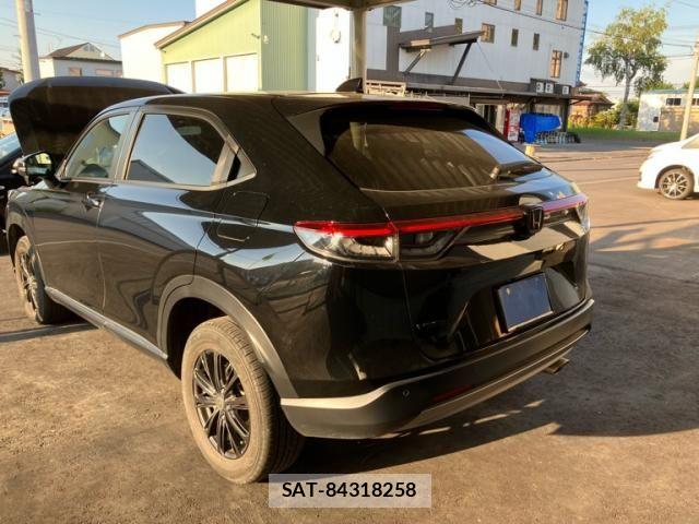 Honda VEZEL 2022-04 8369558-5